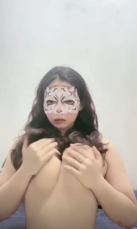 Nonton Film Melly Gemes Juga Kalau Telanjang Dada Gini Terbaru