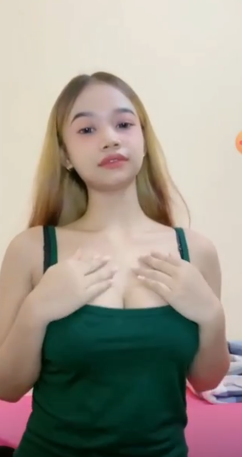 Nonton Film Pesona Susu Bulet Cewek Pirang Baru Jadi Host Terbaru