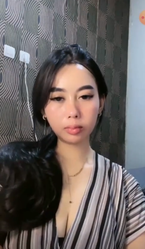 Nonton Film Temenin Mbak Cantik Satu Ini Pamerin Susunya Yuk Terbaru