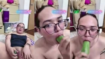 Nonton Film Yungrosa Hijab Putih Pake Tanktop Colmek Timun Mango Terbaru